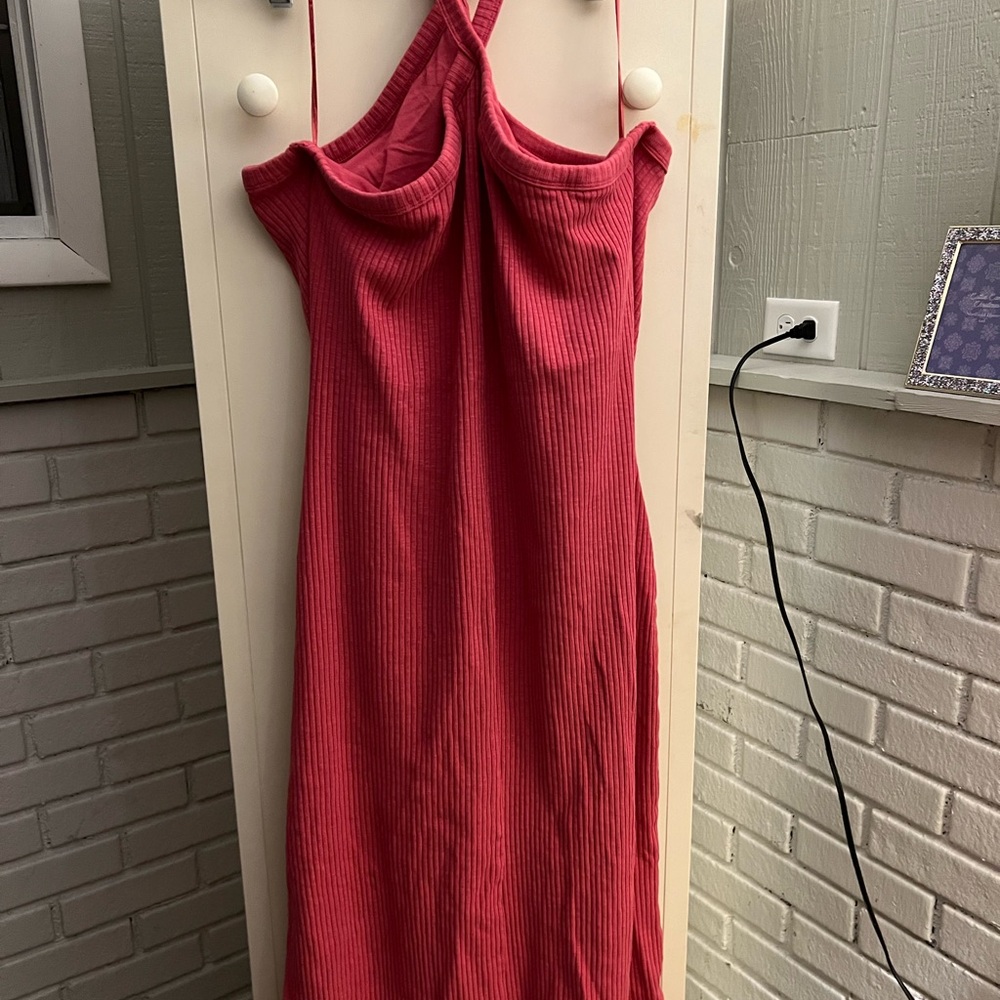 Pink plus sized criss-cross strap dress - Picture 2 of 5